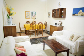 Antonia's 2bedroom with garden and private parking by MK